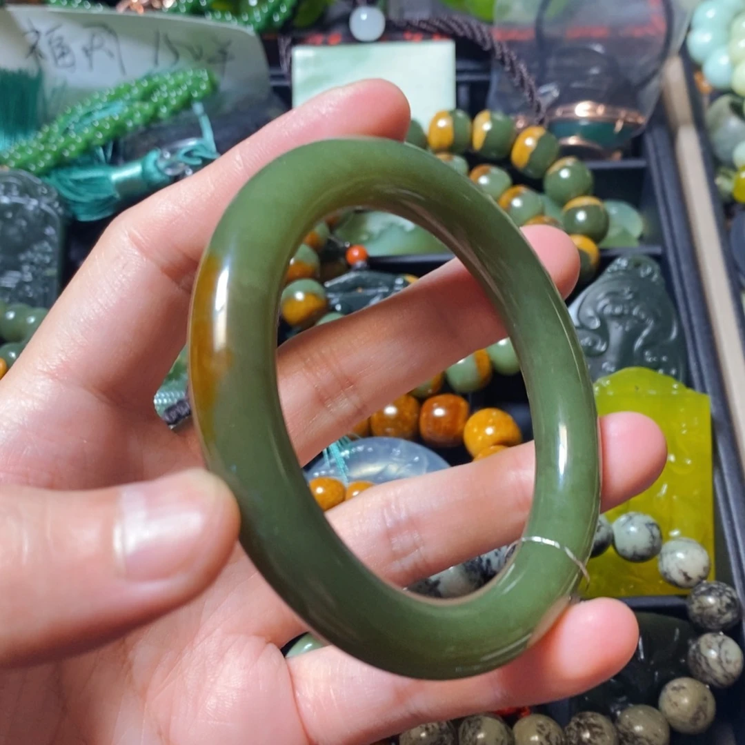 岫岩老玉（透闪石质玉）未镶嵌颈饰