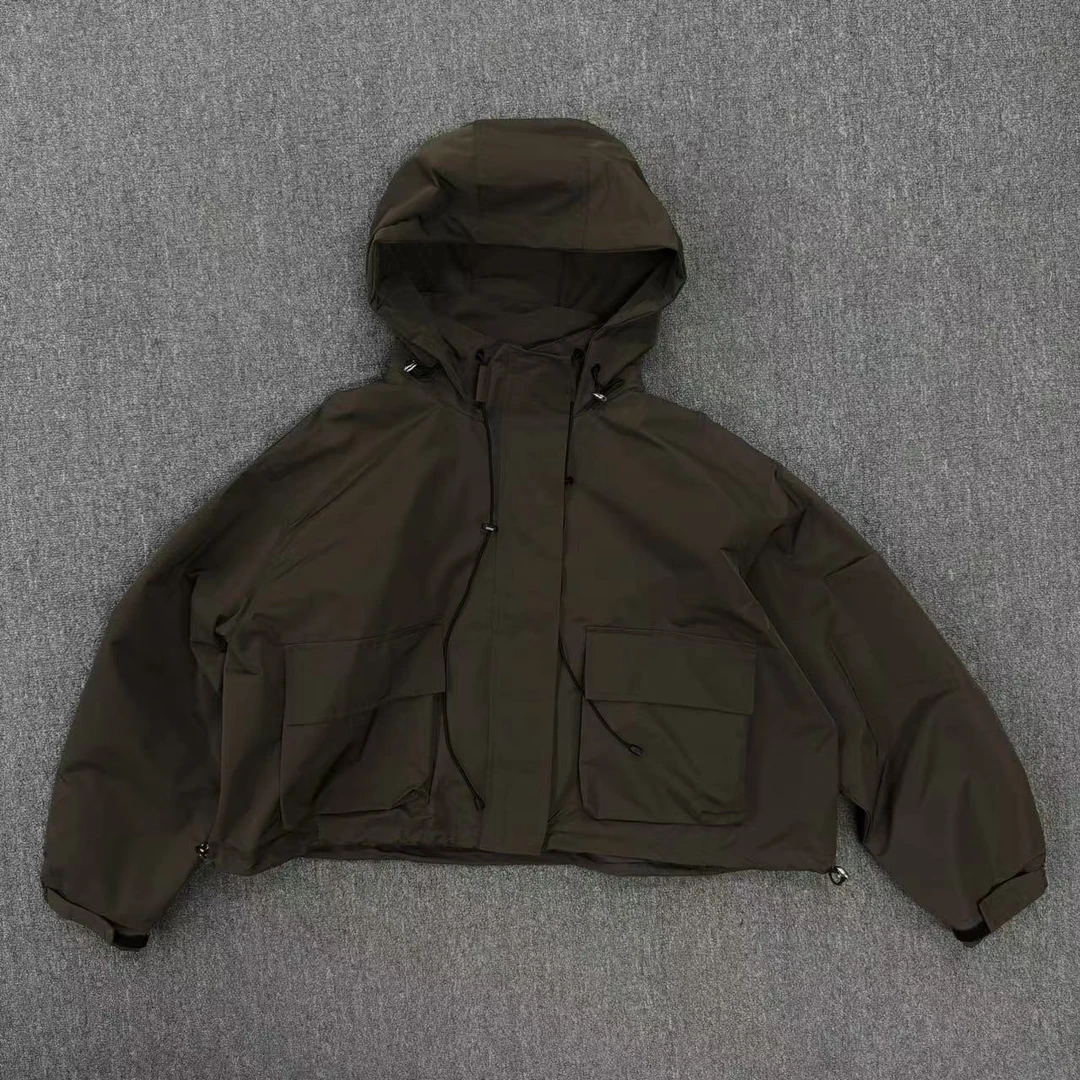 【雪儿推荐】6006-1潮牌设计师春季简约纯色日常短款冲锋连帽上衣