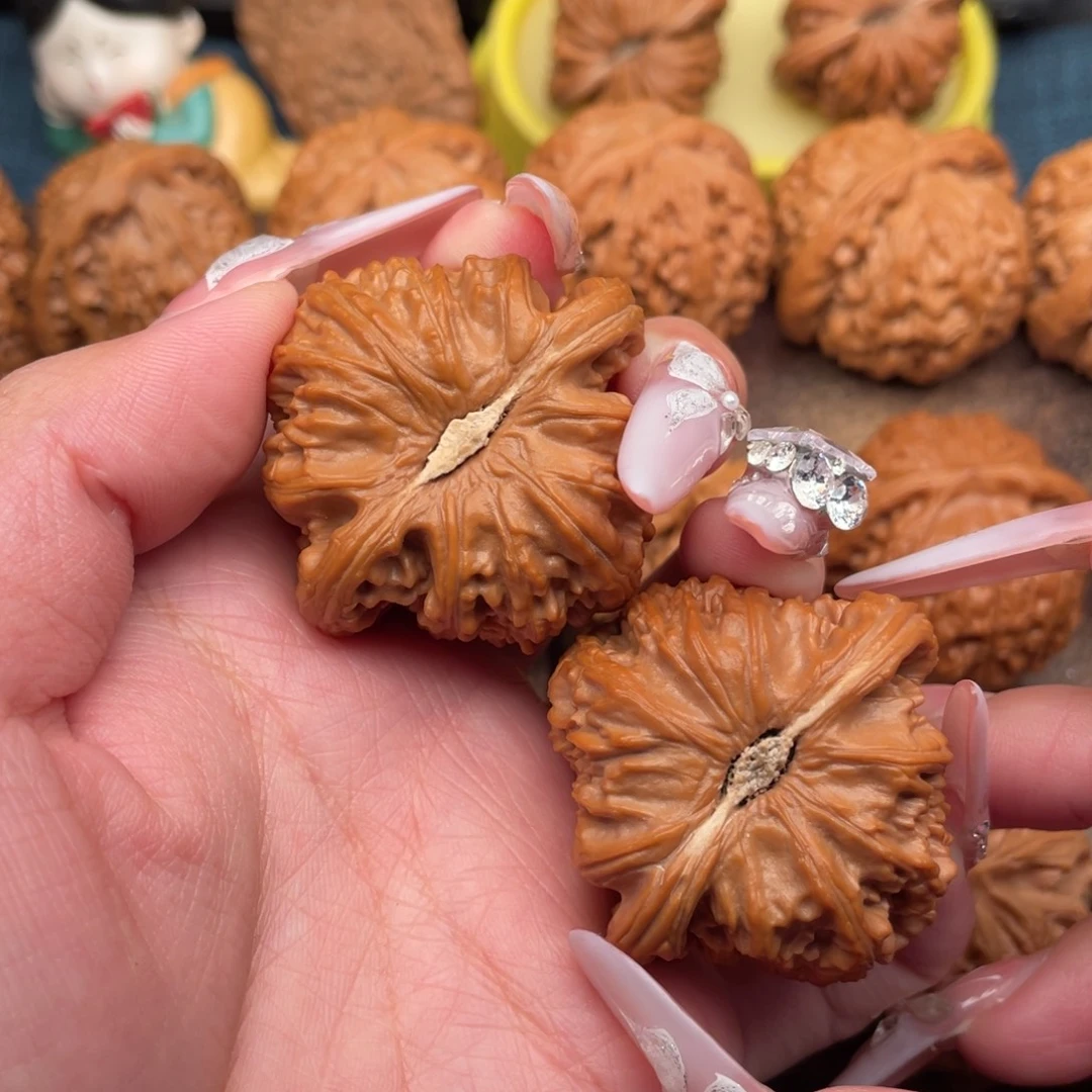 把件文玩核桃全品精配大克重老树白狮子43