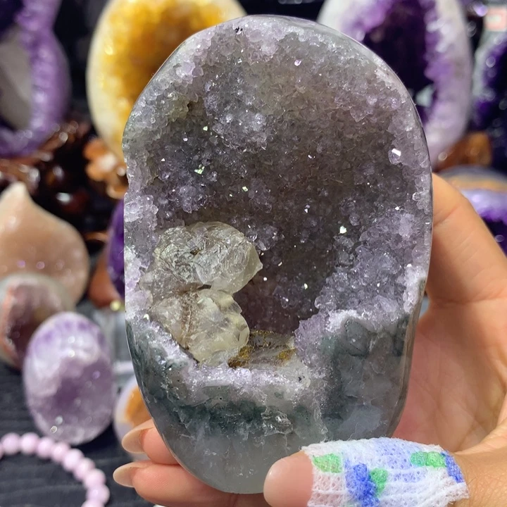 未镶嵌水晶大型摆件（非配饰）