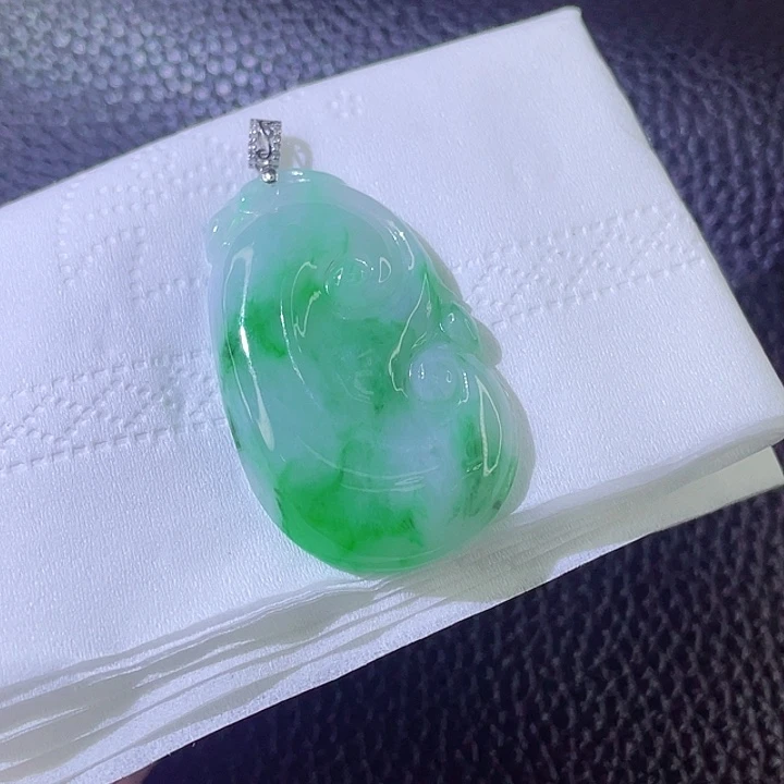 翡翠颈饰18K金镶嵌翡翠