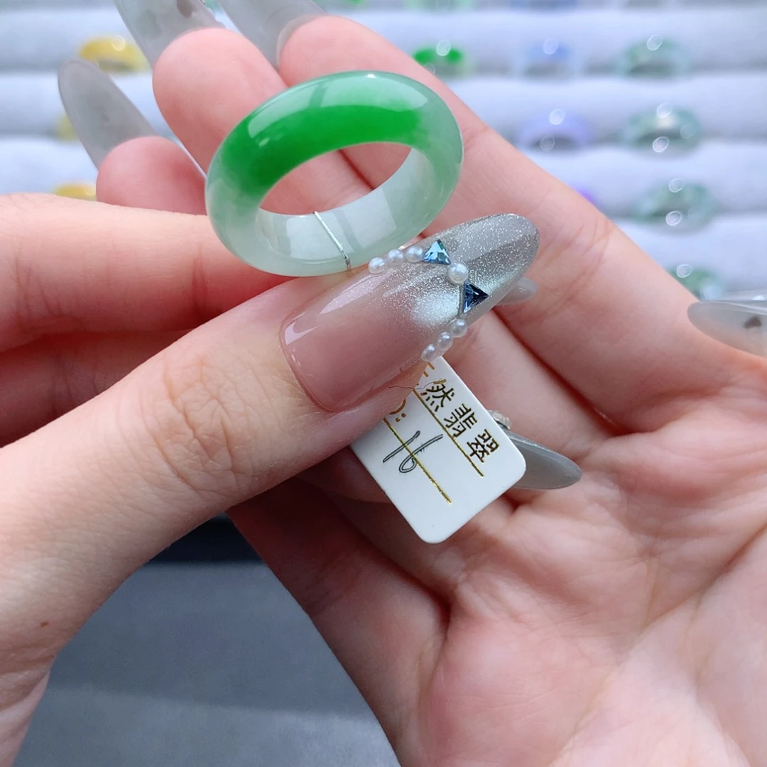 翡翠未镶嵌戒指戒指