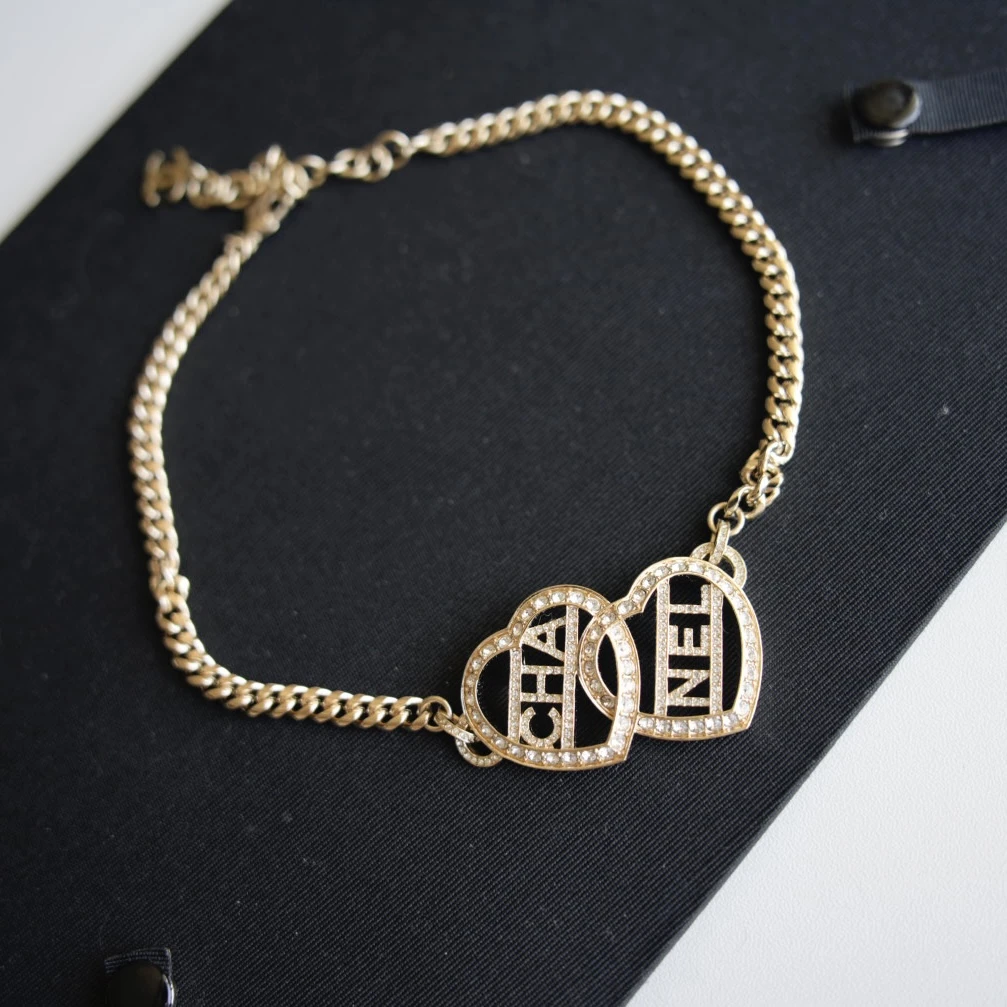 Chanel 闪钻字母双爱心项链