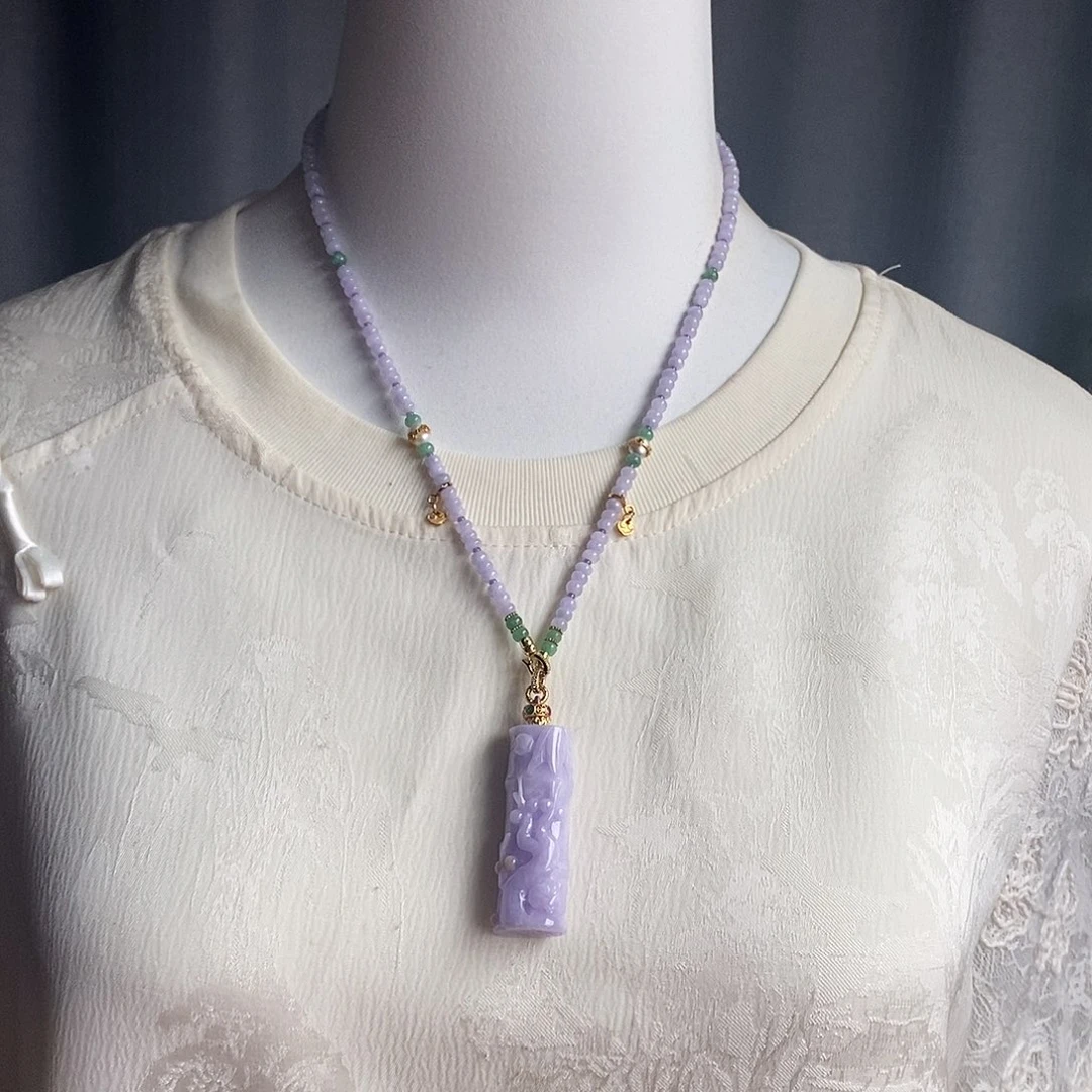 翡翠未镶嵌吊坠(赠链)