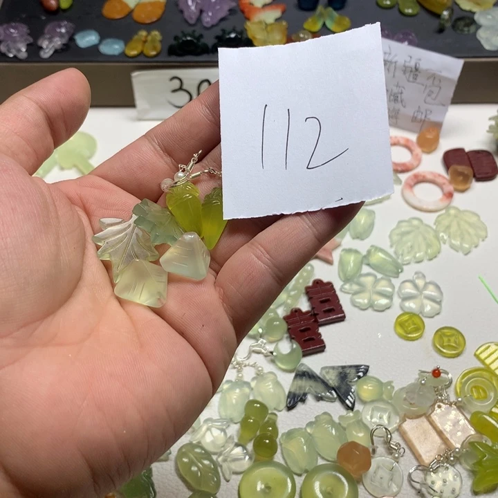 蛇纹石玉合金耳钉栗*
