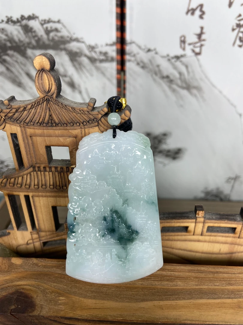 天然缅甸翡翠A货山水精雕飘绿