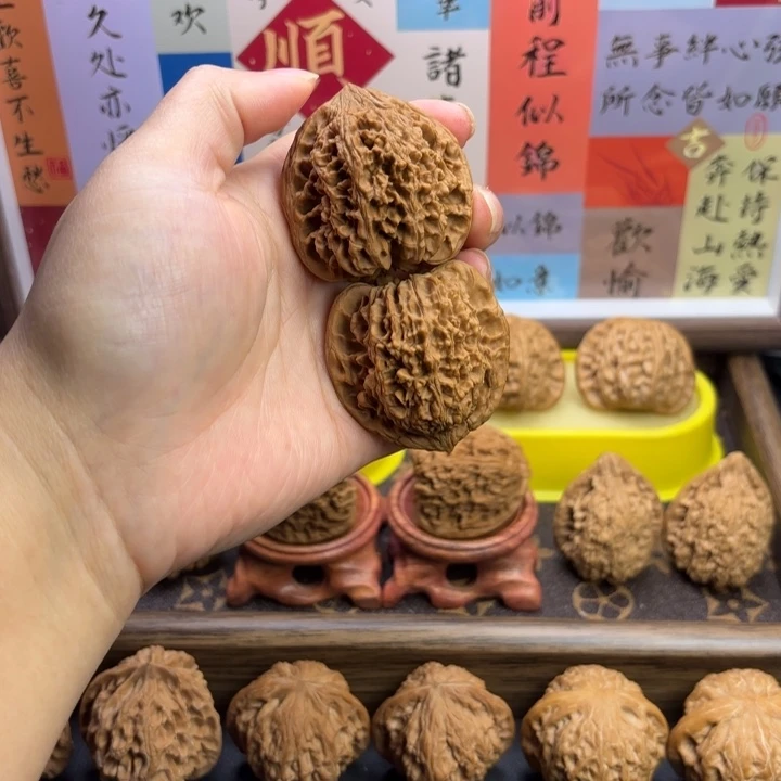 杠***虎文玩核桃把件全品满天星