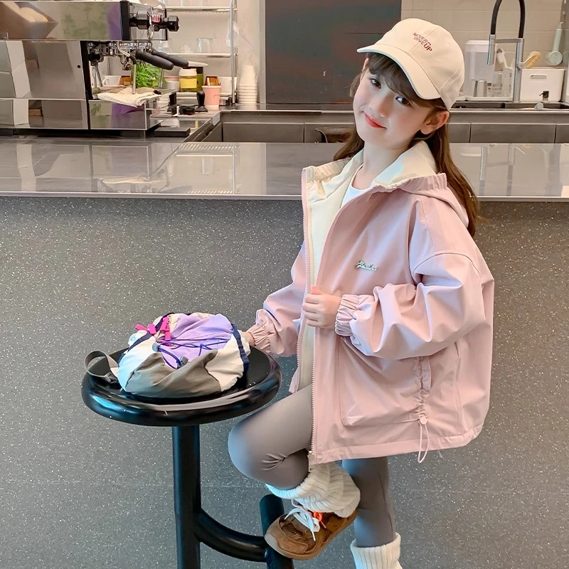 女童秋装外套2025新款洋气女孩两面穿连帽冲锋衣儿童春秋上衣夹克