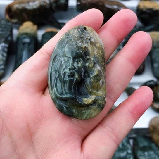 未镶嵌岫岩河磨玉（透闪石质玉）挂件
