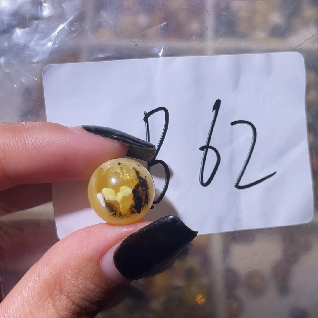 未镶嵌琥珀裸石13.5福利