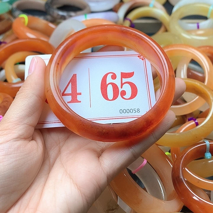 未镶嵌石英质玉（黄龙玉）手镯