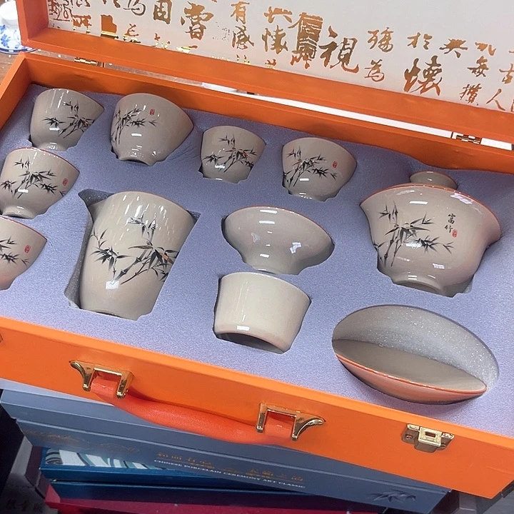 孤品茶具套装等。