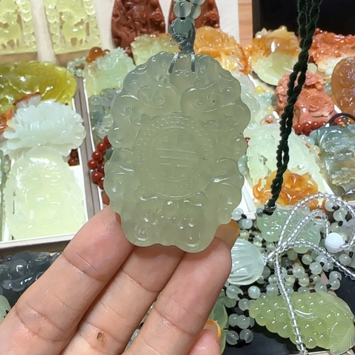 未镶嵌蛇纹石玉吊坠巫*美