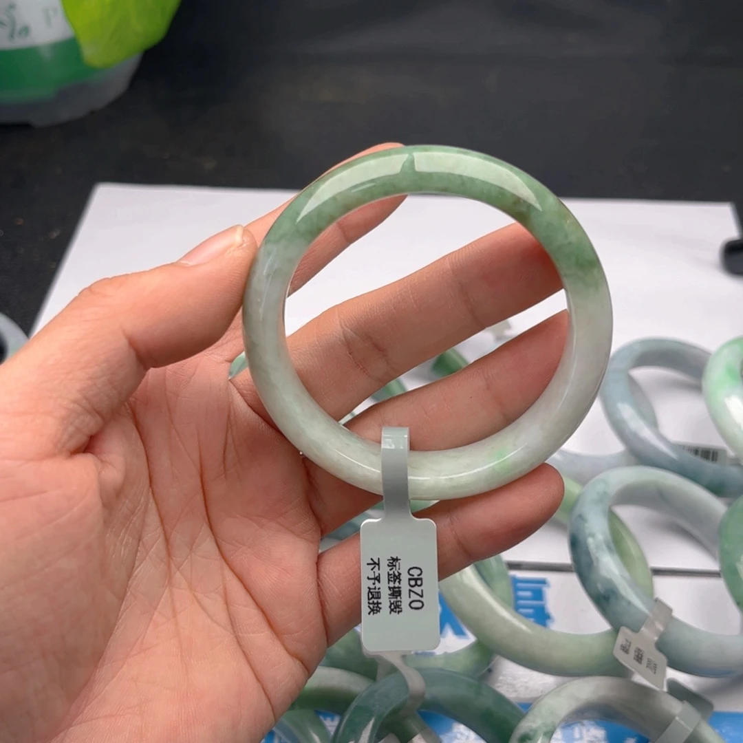 未镶嵌手镯翡翠5556。12
