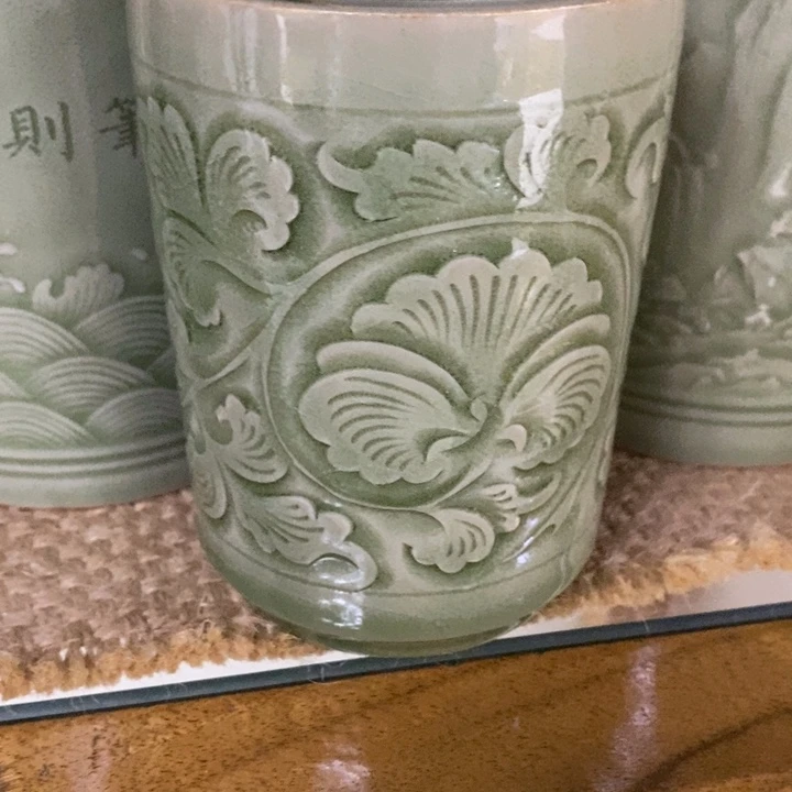 摆件青瓷手工牡丹纹笔筒