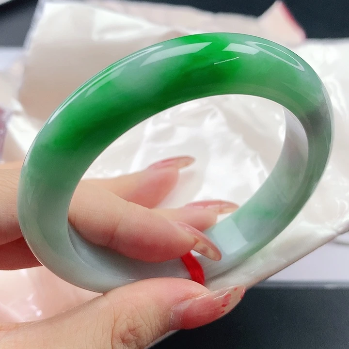 翡翠手镯未镶嵌，666