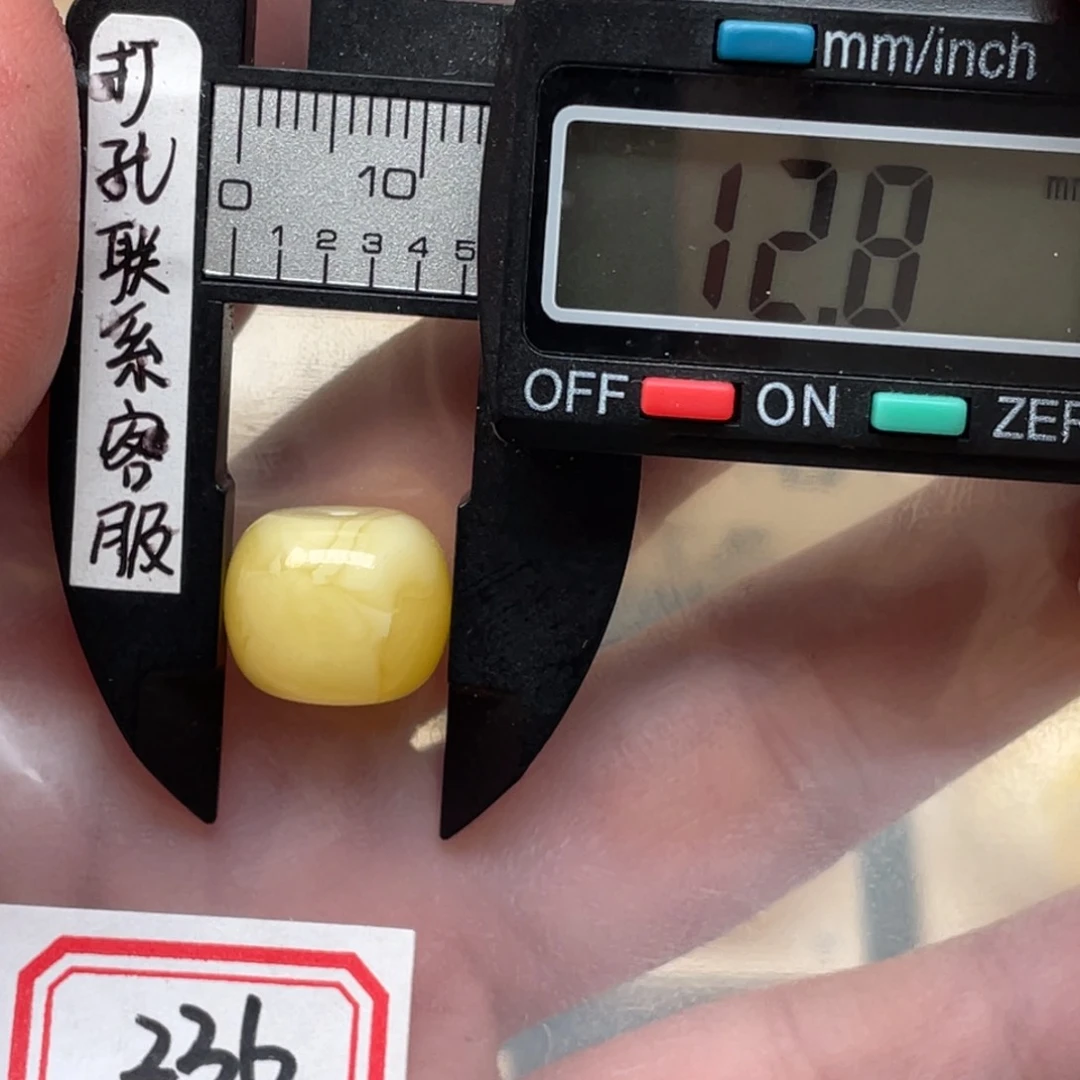 蜜蜡裸石未镶嵌青****烟蜜蜡