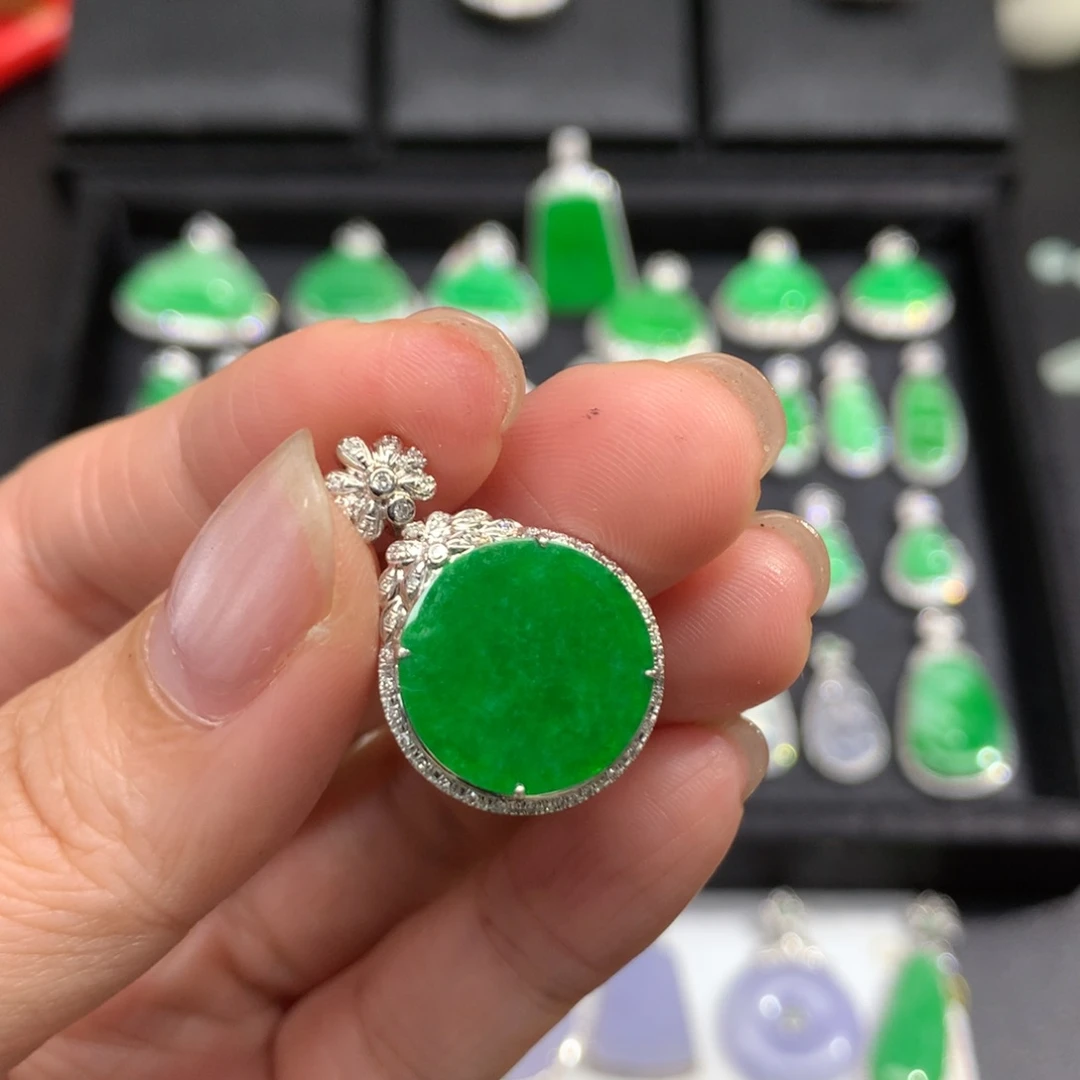 翡翠18K金镶嵌吊坠(不含链)裸石不厚