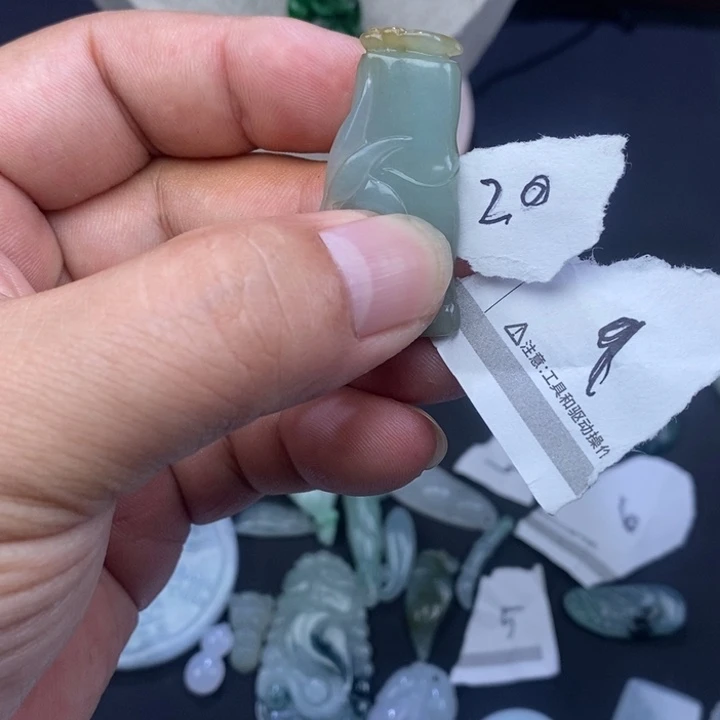 云****翡翠未镶嵌颈饰翡翠