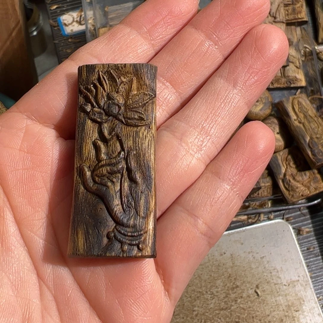 沉香吊坠绿奇楠吊坠3.5克