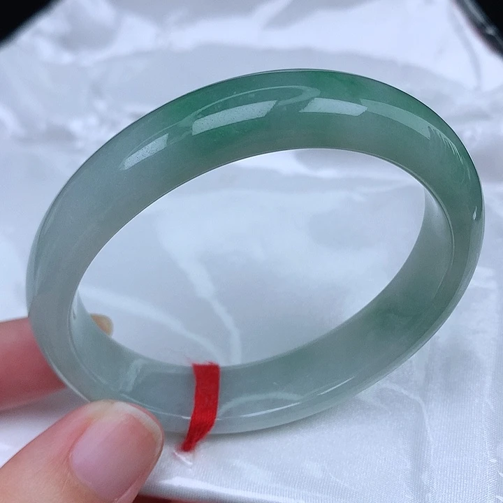 未镶嵌手镯（贵妃镯）翡翠天然