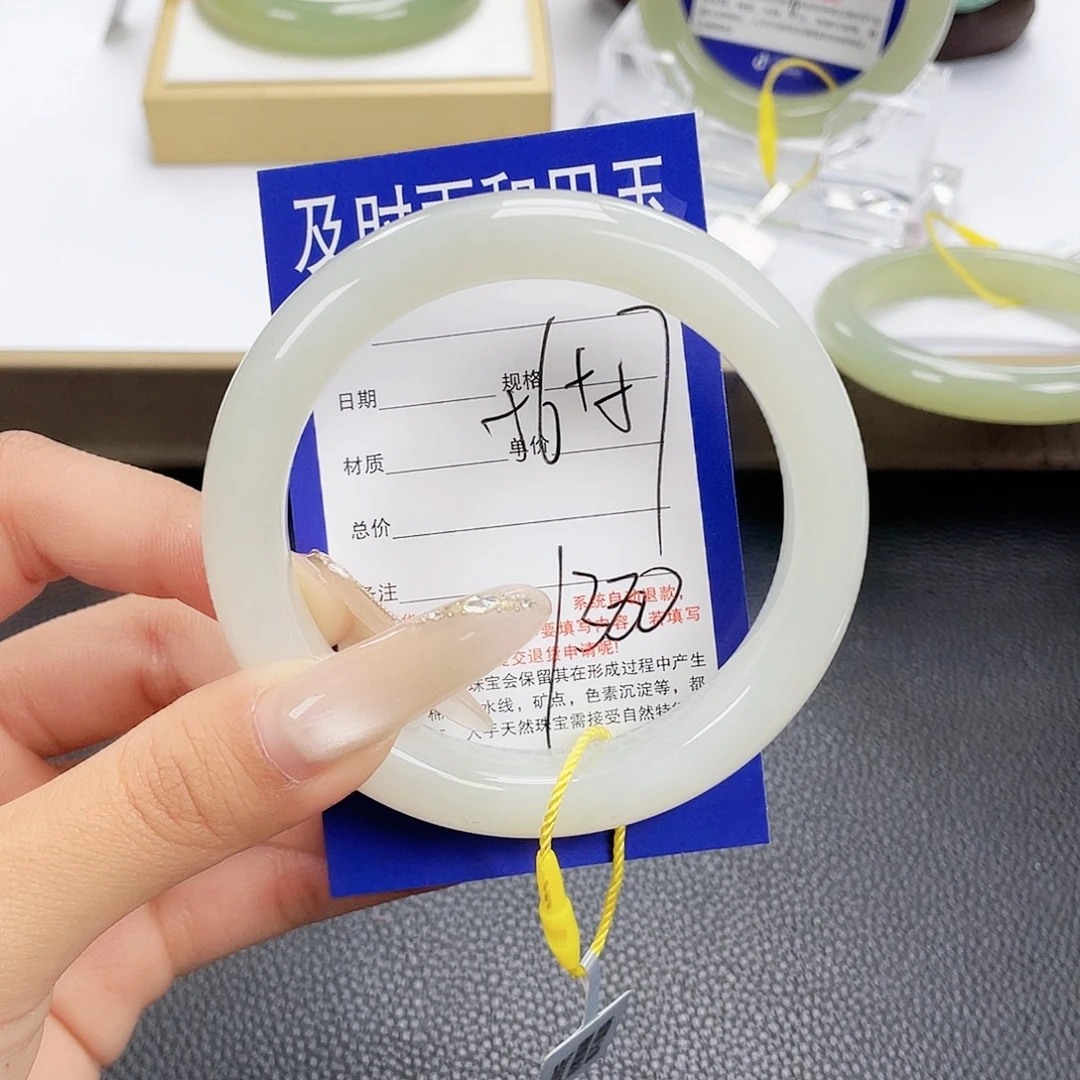 和田玉未镶嵌手镯