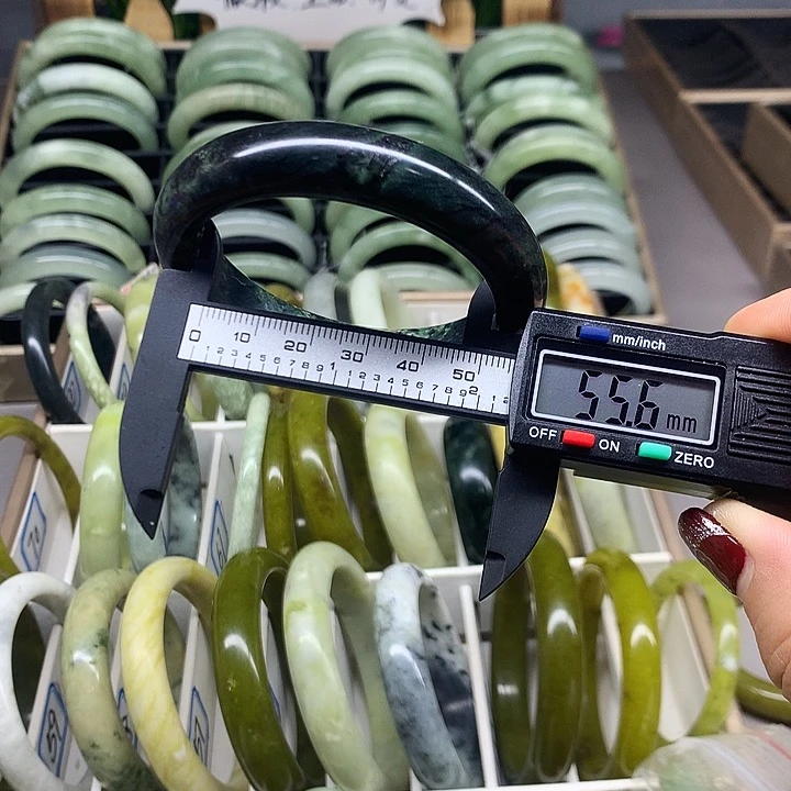 未镶嵌蛇纹石玉手镯73