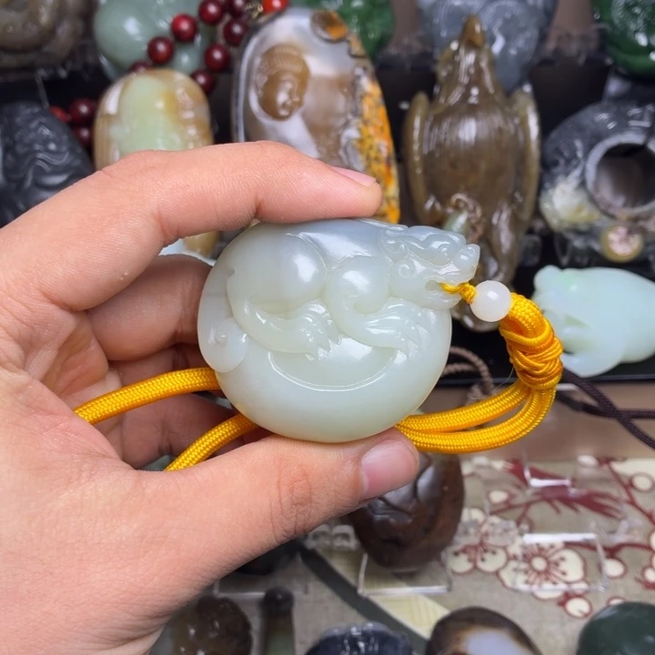 田***里和田玉未镶嵌颈饰