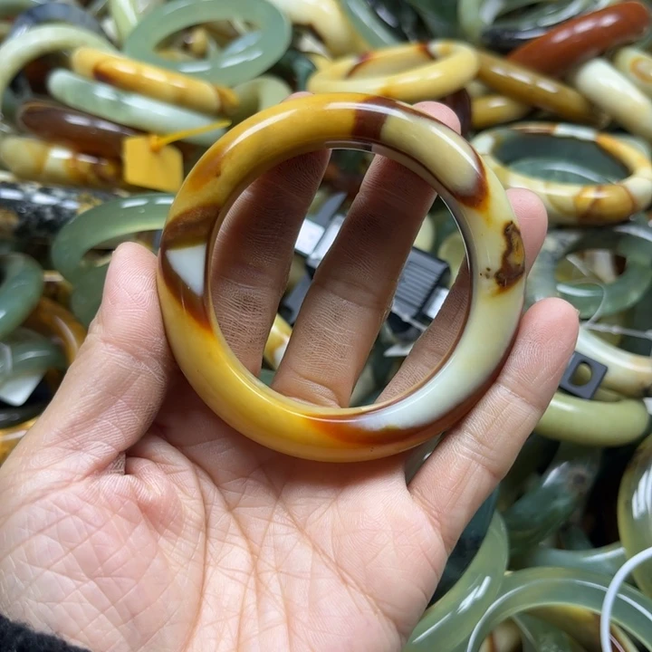 不***兴蛇纹石玉未镶嵌手镯