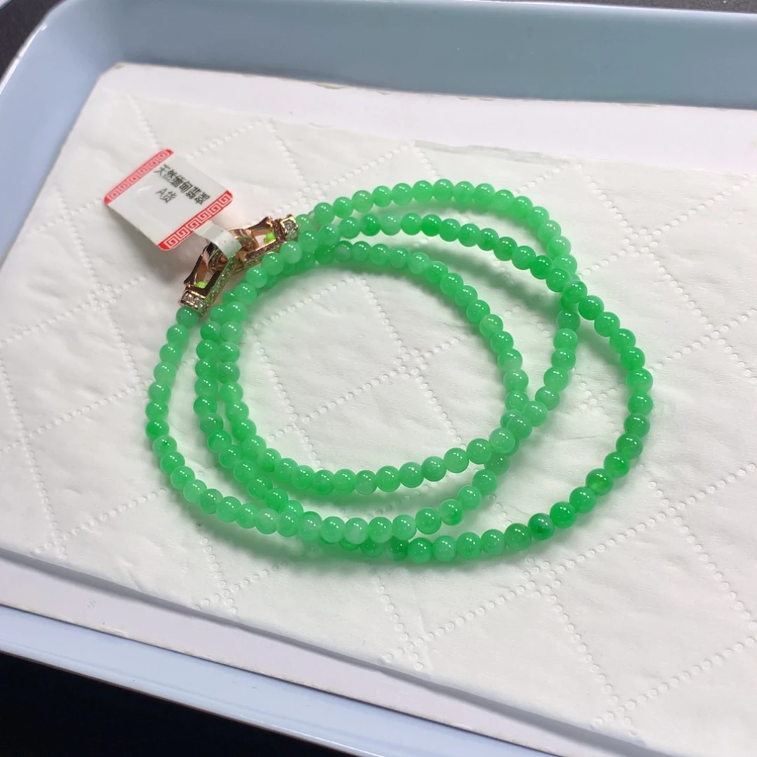 苗****翡翠未镶嵌颈饰项链