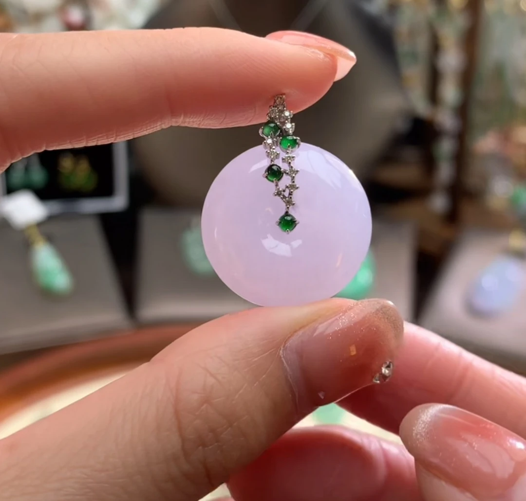 天然A货翡翠吊坠