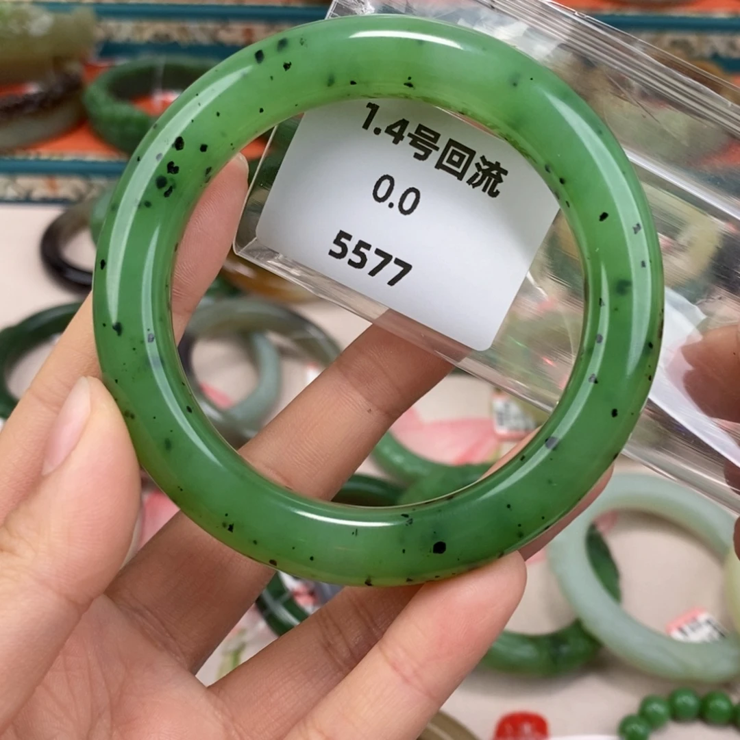 和田玉未镶嵌颈饰碧玉果绿手镯58.2#