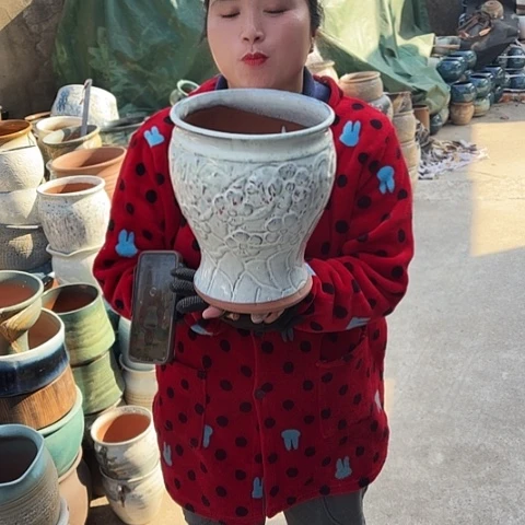 口20高25瑕疵底裂盆子。