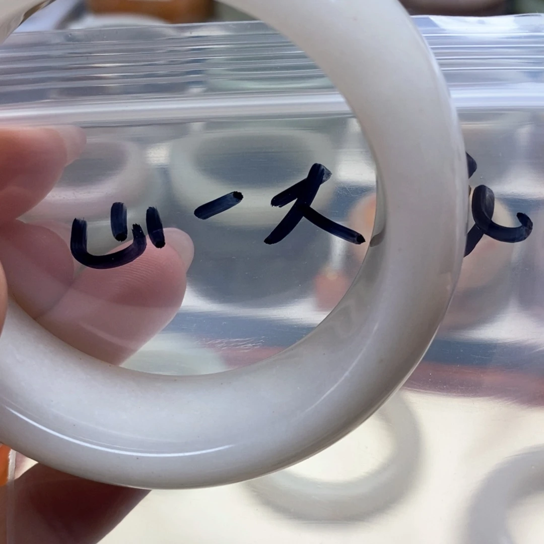 石英质玉手镯未镶嵌山***萍