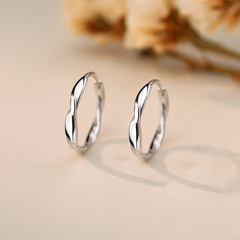 925银耳饰 S925纯银莫比乌斯耳扣女高级气质耳环圈大气养耳饰品