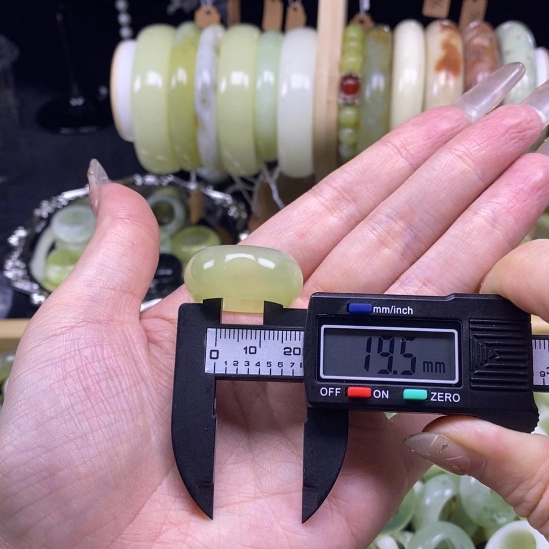 蛇纹石玉未镶嵌戒指