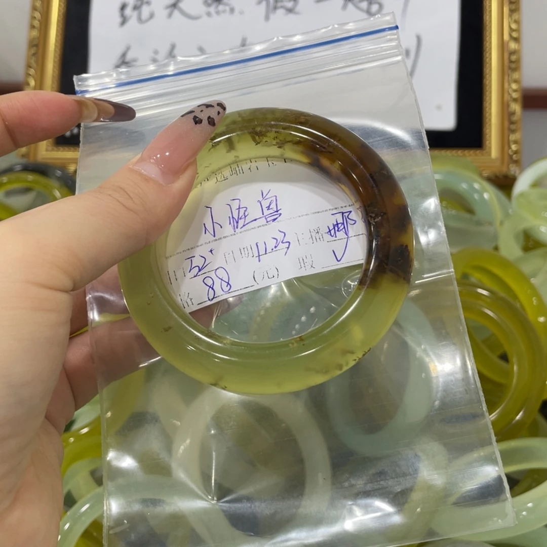 小****蛇纹石玉未镶嵌手镯