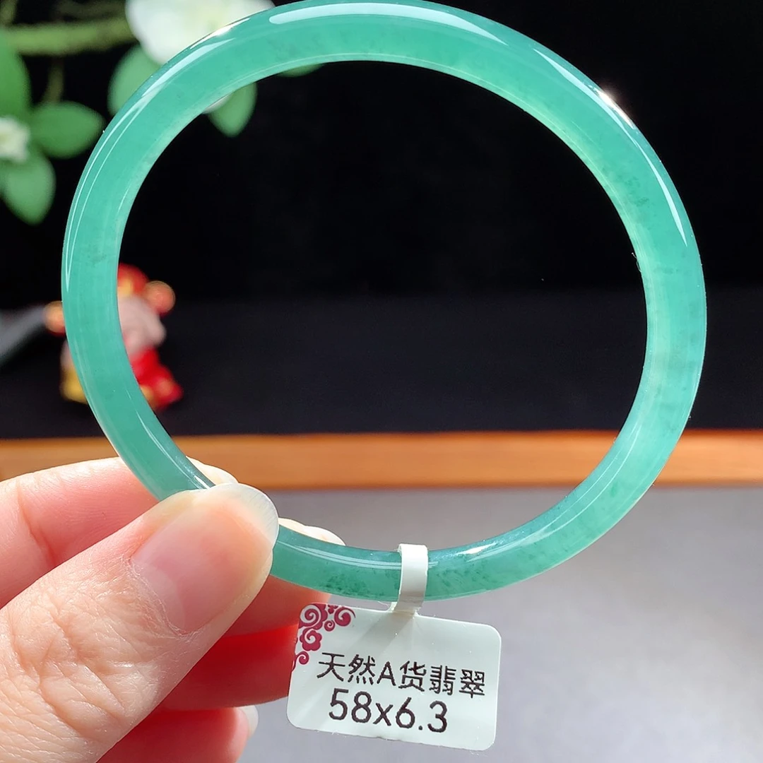 未镶嵌手镯（圆镯）翡翠