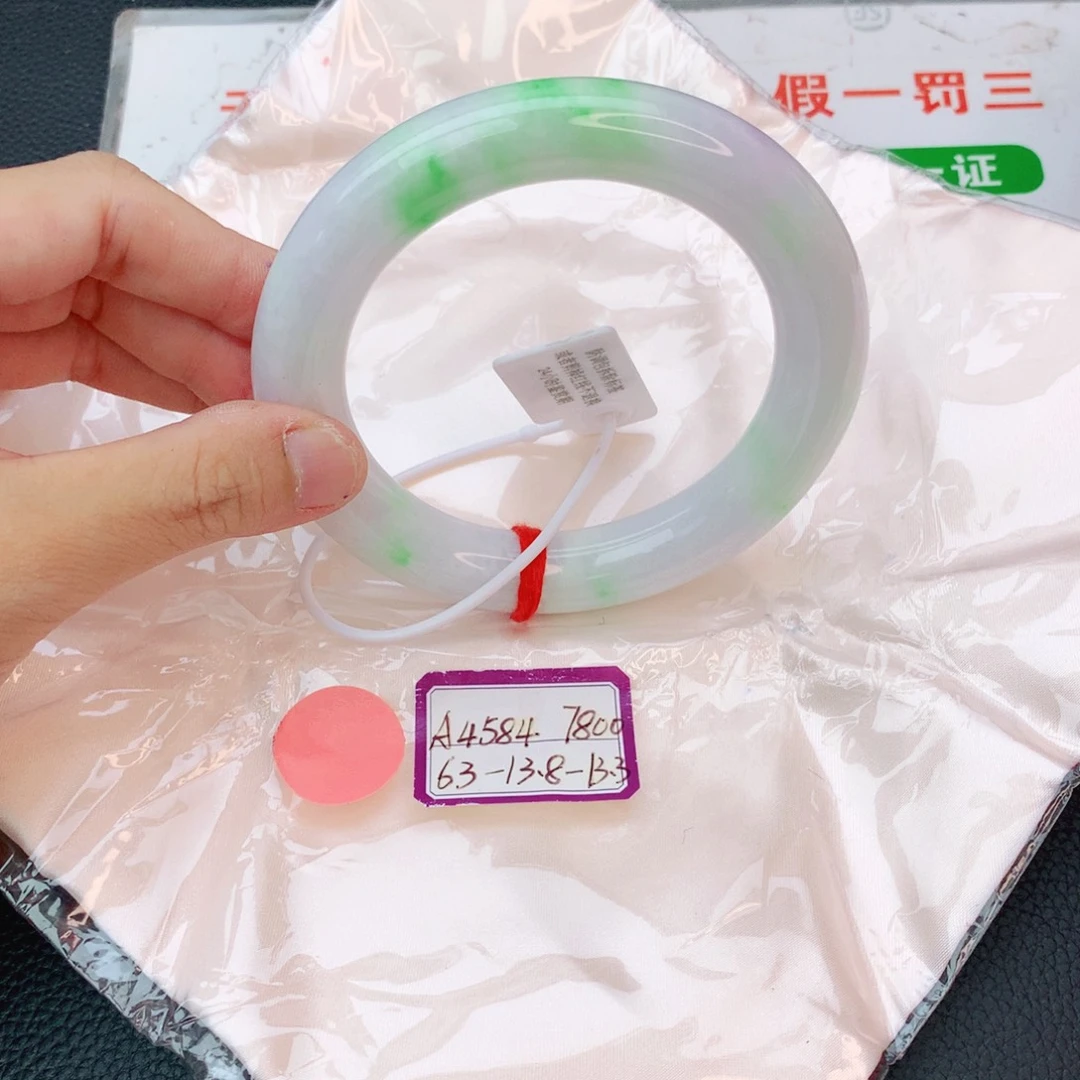 翡翠手镯未镶嵌翡翠