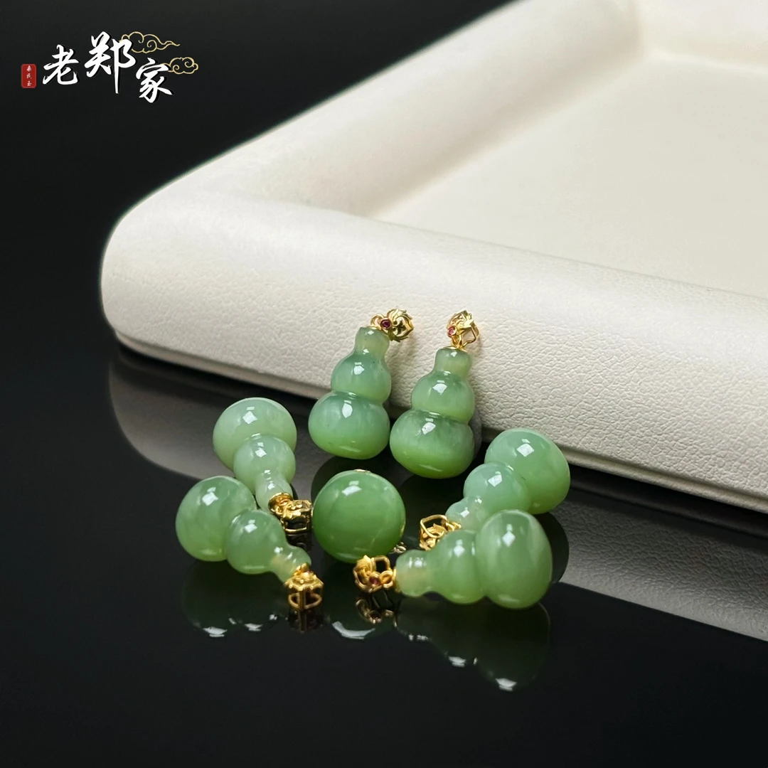 【老郑家】18K金和田玉葫芦吊坠 3596 多样性发一件 约12*8mm