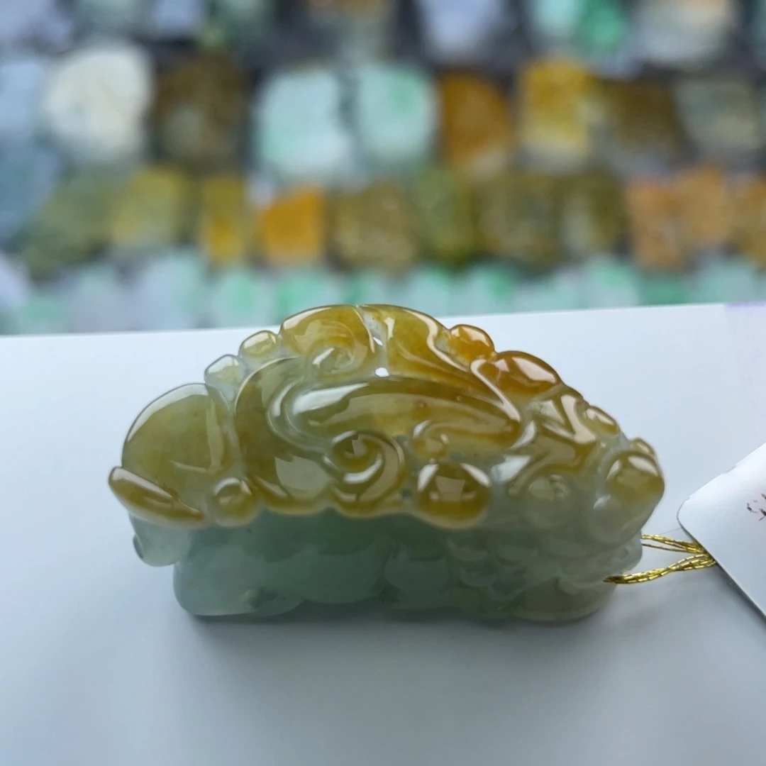 翡翠未镶嵌颈饰貔貅