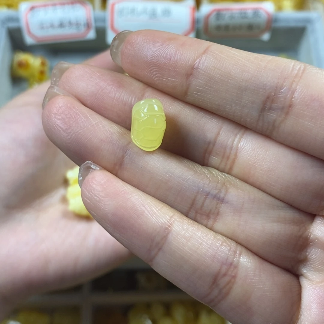 琥珀裸石未镶嵌风****富甲