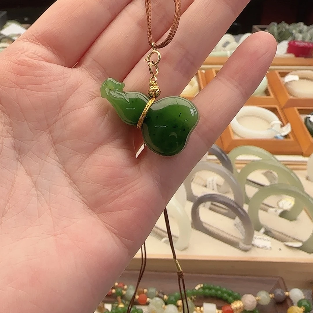 和田玉未镶嵌颈饰葫芦