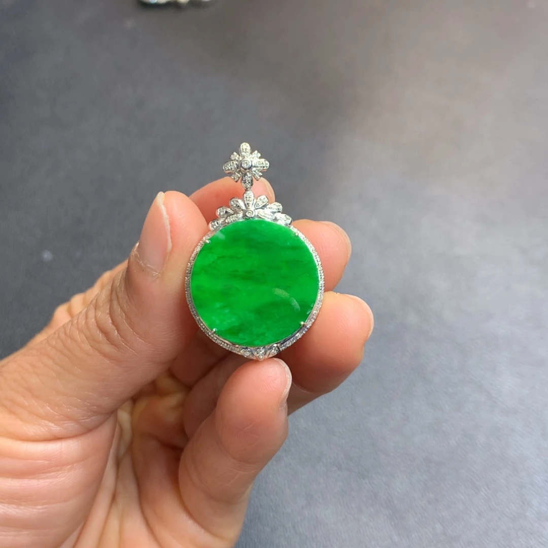 翡翠吊坠(不含链)18K金镶嵌