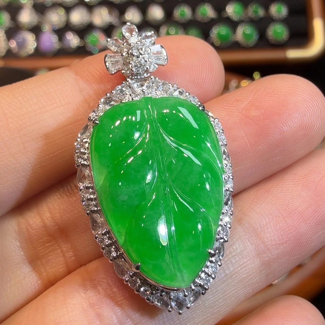 吊坠(赠链)18K金镶嵌翡翠高冰满绿树叶