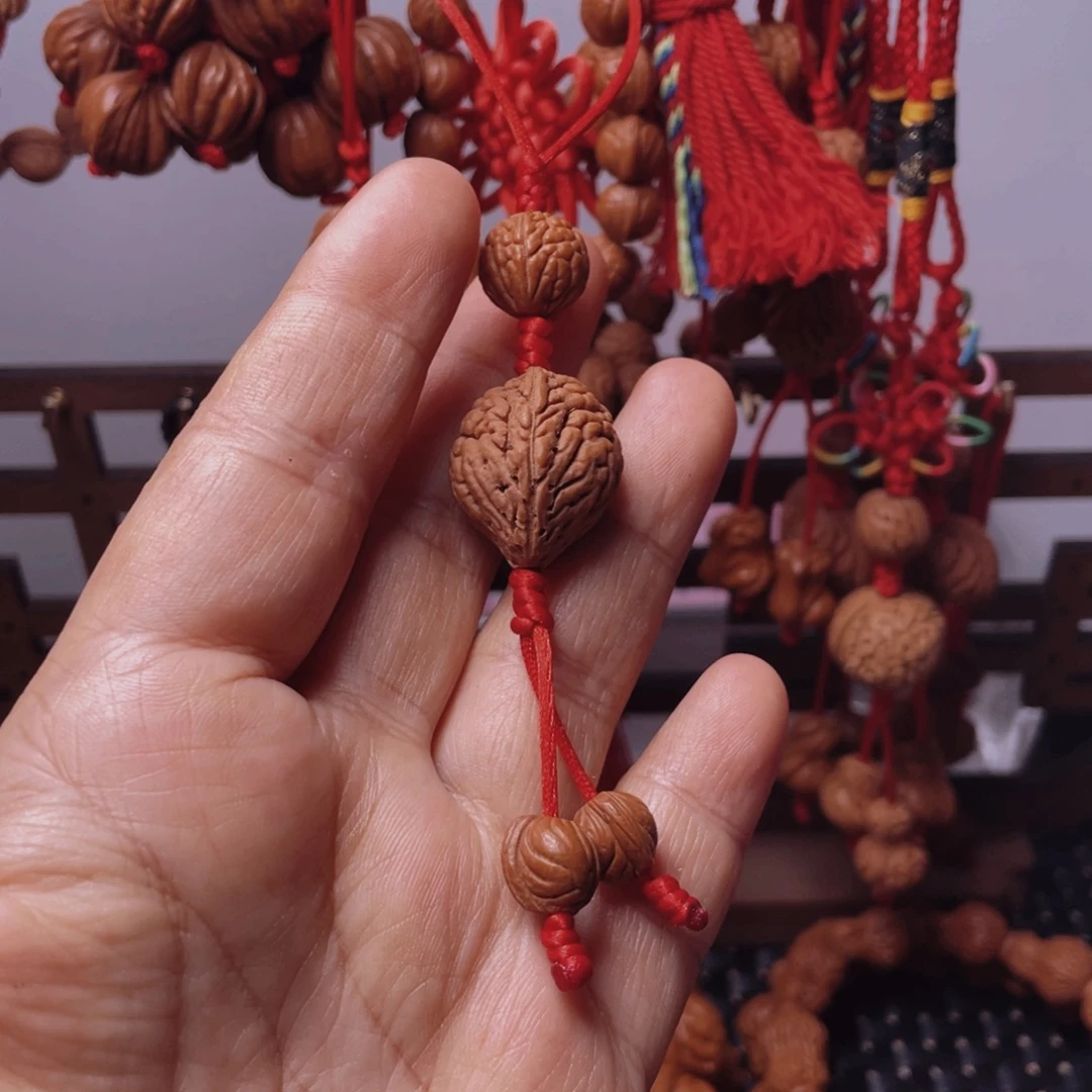木质类龙纹桃枭挂件