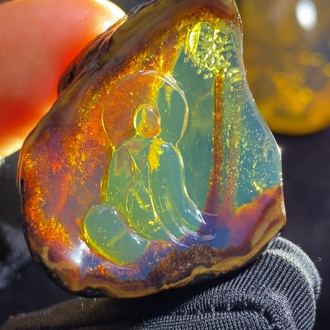 琥珀未镶嵌裸石……