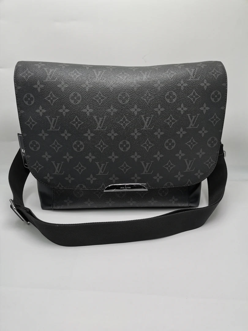 99新 LouisVuitton/路易威登  98新16877 LV黑老花翻盖斜挎包肩包