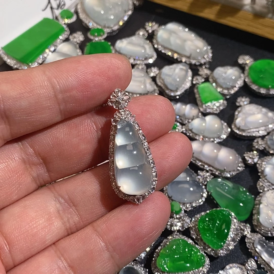 翡翠颈饰18K金镶嵌豆子