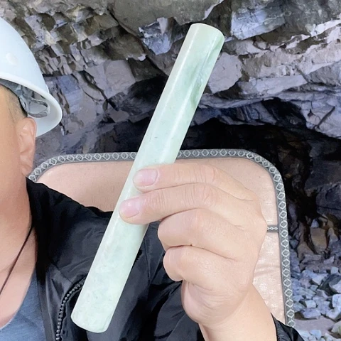 蛇纹石玉未镶嵌珠宝奇石